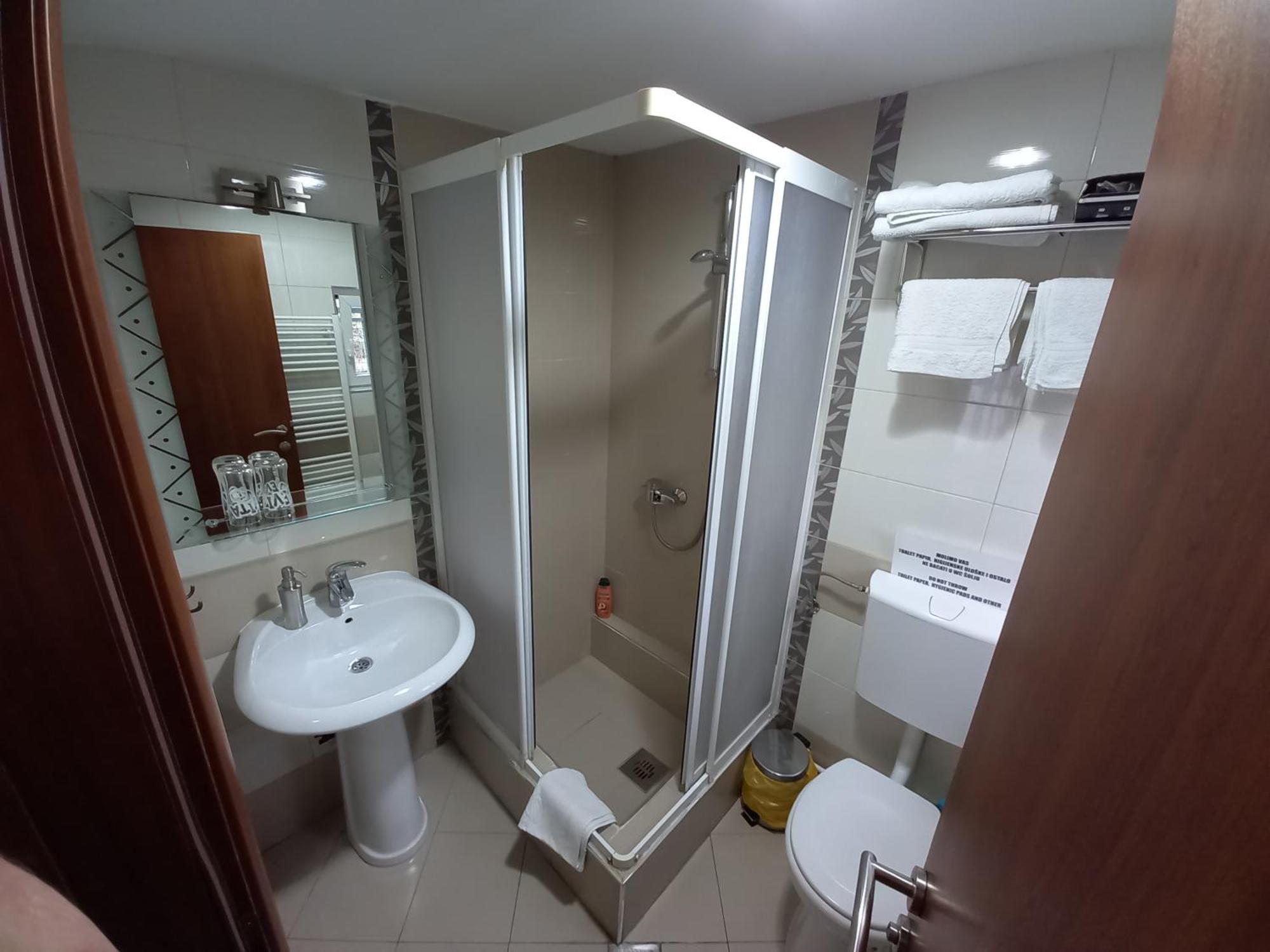 Prenociste Zan Hotel Szarajevó Szoba fotó
