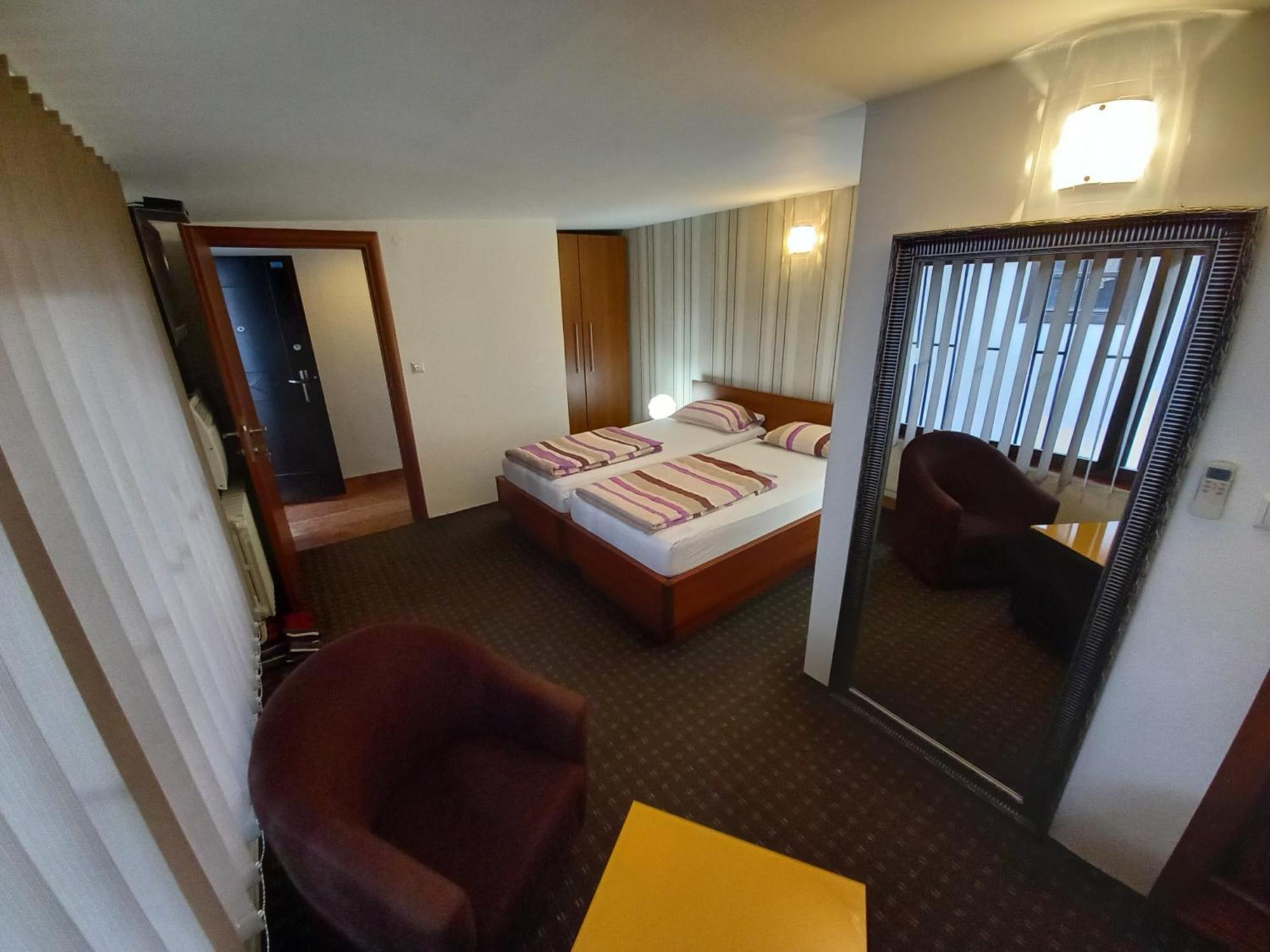 Prenociste Zan Hotel Szarajevó Szoba fotó